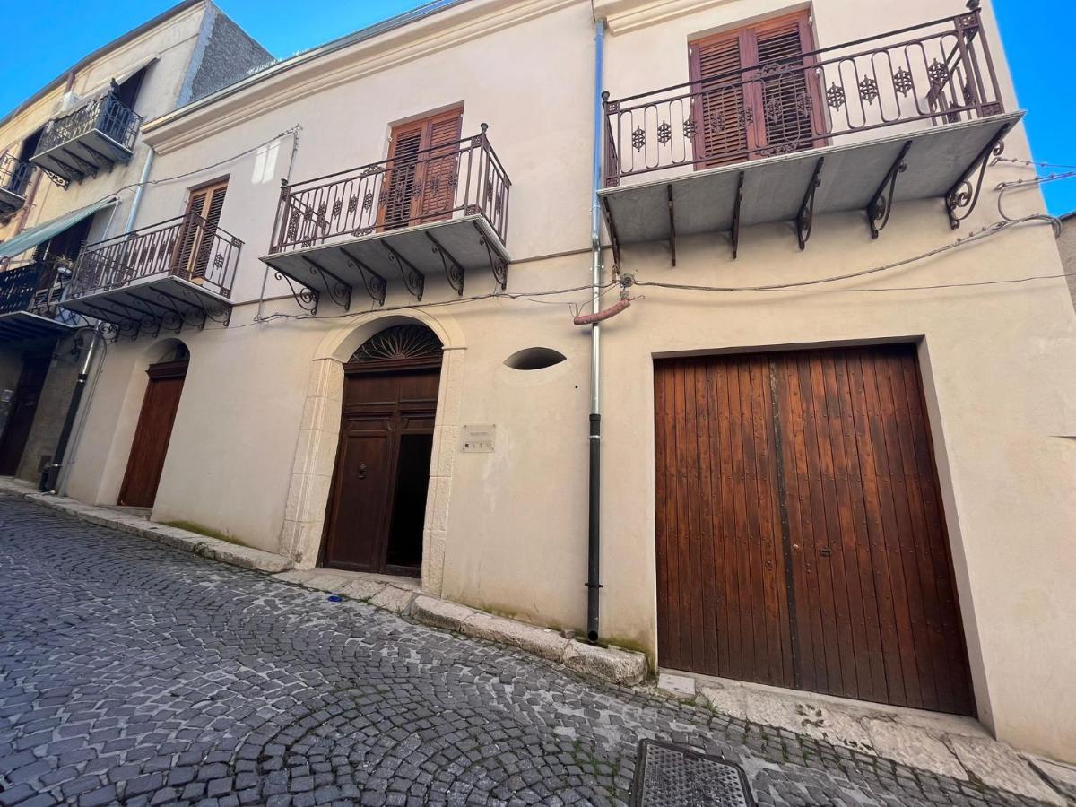 Bed and Breakfast Palazzo Triolo - Dimora Di Charme Corleone Exterior foto